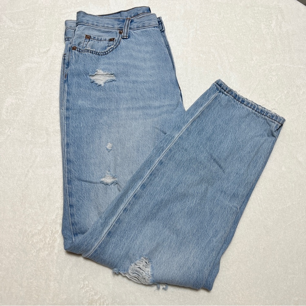 Aeropostale Distressed Light Wash Mom Jeans D3